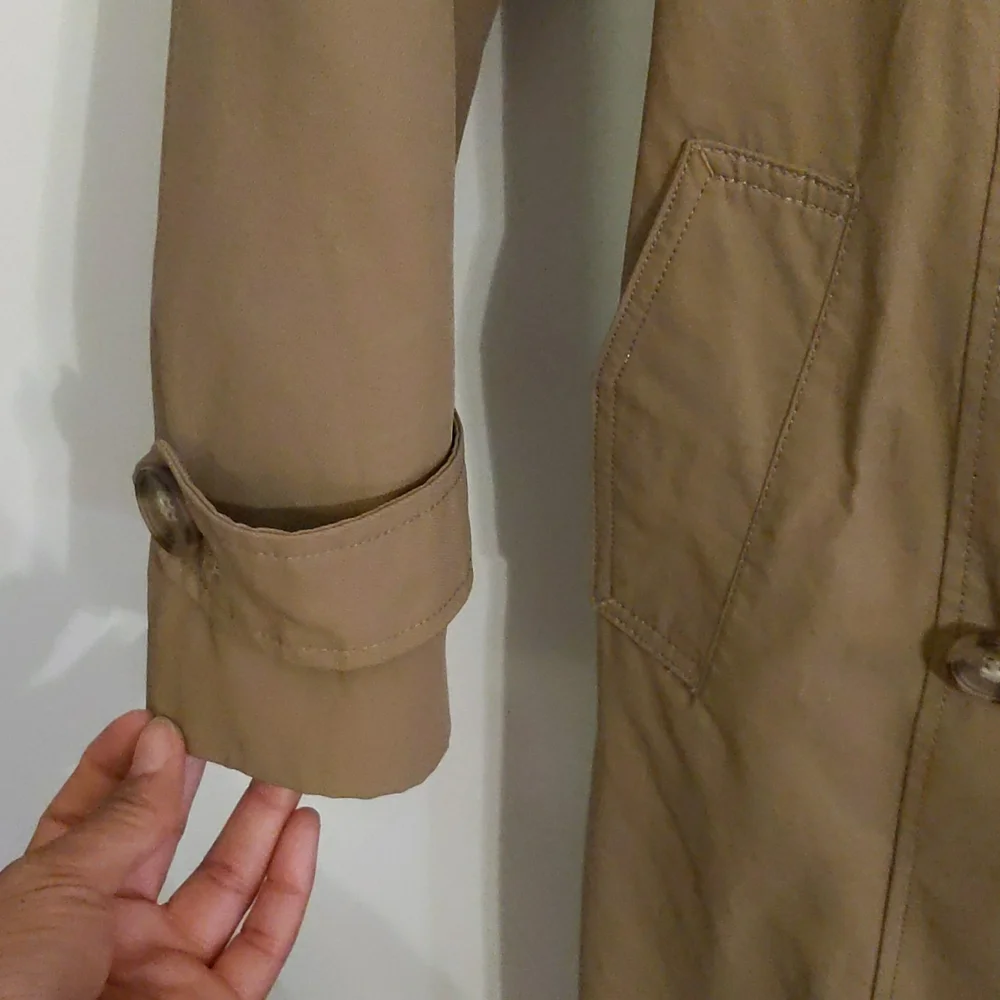 Classic Tommy Hilfiger Double-breasted Trench w/ Hood, Belt,& Pockets sz XS, Tan - Picture 2 of 14